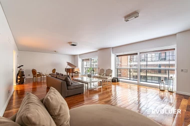 Alquiler departamento con 5 dormitorios en Torre Azul, amenities, cochera y baulera