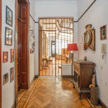 VENTA SEMIPISO 5 AMB.ALMAGRO CON 2 PATIOS Y BALCON APTO CREDITO