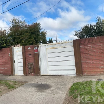 Casa en venta en  lote de 10 x40 Ringuelet