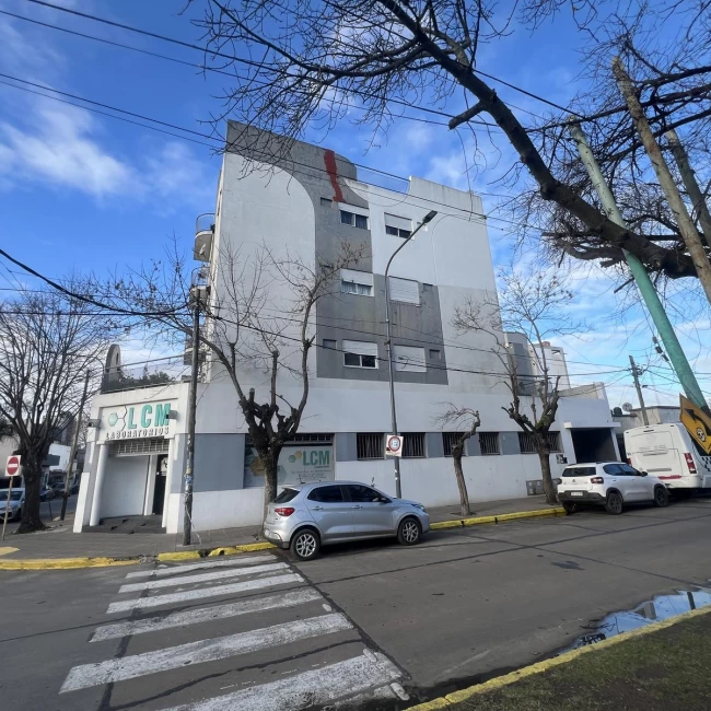 Departamento de 3 Amb en Venta en Berazategui Centro a metros de la Estacion Apto Credito Privado !