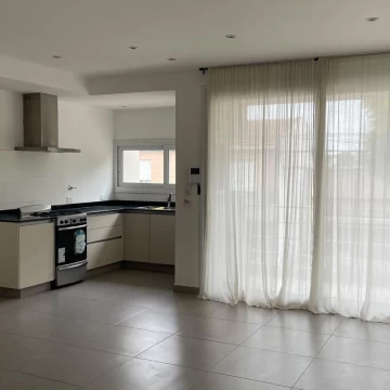 Departamento dos ambientes en alquiler en Centro De Lujan