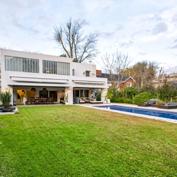 Casa de 4 dormitorios en Club de Campo ABRIL - Barrio El Molino