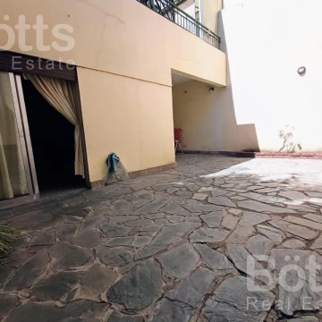 Casa en Venta- 5 amb -cochera 3 autos- patio- parrilla- terraza- A 5 cuadras de Plaza Irlanda