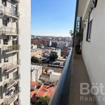 Impecable 3 Amb- Balcón-Cochera-APTO PROFESIONAL-Piso Alto-Pura luz y conectividad