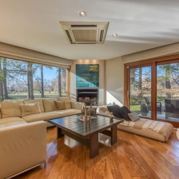 Casa en venta -vista al golf-5 ambientes-Mayling CC
