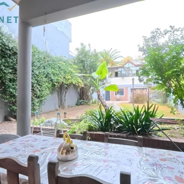 CASA EN VENTA BARRIO AGRONOMIA  - OPORTUNIDAD!!! DOS CASAS CON JARDIN Y QUINCHO