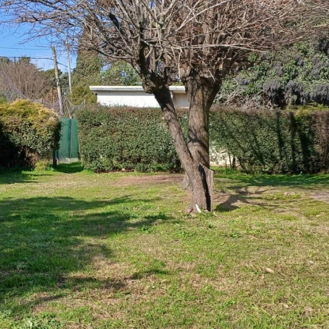 Quinta con terreno amplio en zona comercial de Moreno venta