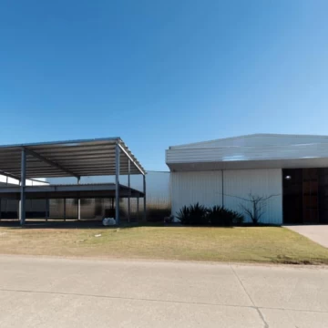 Nave Industrial 3500m² con Lote 4400m² | Polo Hudson