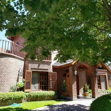 Casa en venta y alquiler anual en Country Banco Provincia