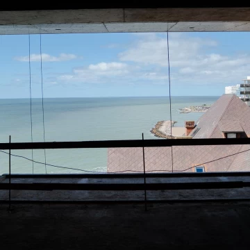 Venta departamento 3 ambientes 126 m2 zona Varese con vista al mar
