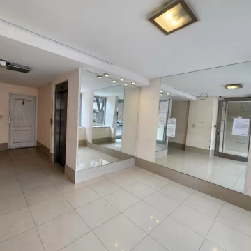 Venta Departamento Rosario con cochera! Barrio Lourdes. Al frente. Alquilado.