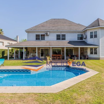 Casa en venta  sobre dos lotes en Haras Maria Eugenia