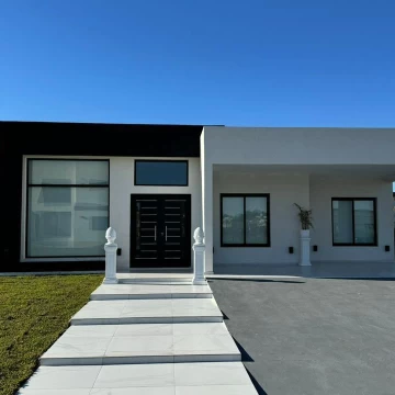 Casa en venta 4 amb berrio una planta jardin pileta privado Lagos de Canning