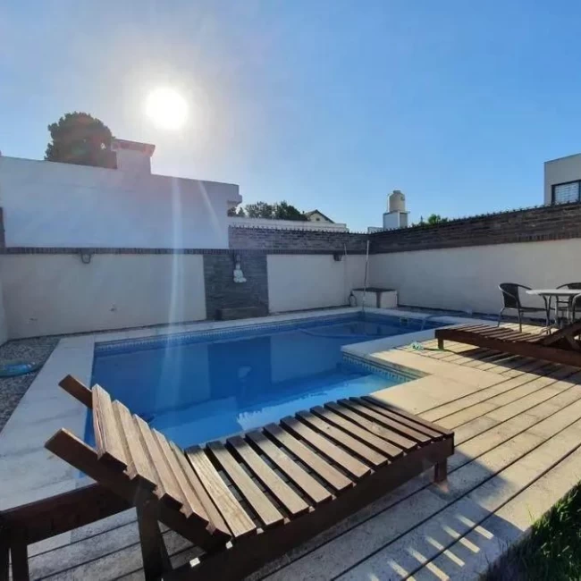Casa en Ituzaingó Norte 4 Ambientes 2 Cocheras con Pileta