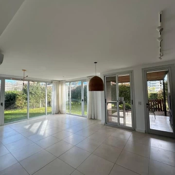 Departamento en venta 3 ambientes PB c/jardín y cochera - Vilahaus