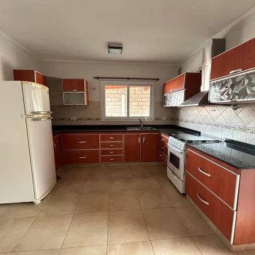 Casa en alquiler Open Door 4 ambientes corrientes 1065