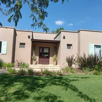 Casa en venta al agua de 5 ambientes en Canton Norte