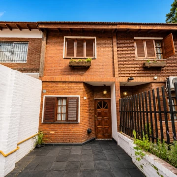 Triplex | 4 ambientes + Fondo libre  65 M2 | El Palomar