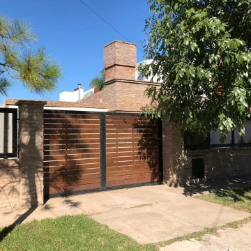 Cordoba 700 - Casa De 2 Dormitorios En Venta - Tierra De Sueños I, Roldan