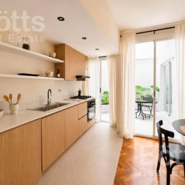 DEPARTAMENTO TIPO PH EN PB C/PATIO 2 AMB RECICLADO A NUEVO B/EXP.