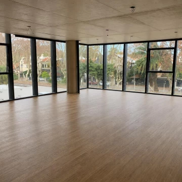 ALQUILER OFICINA, PLANTA LIBRE, CON COCHERA. "LUMIERE LIBERTADOR". OLIVOS.