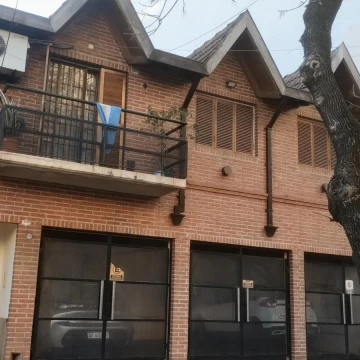 Departamento tipo PH 2 amb con patio