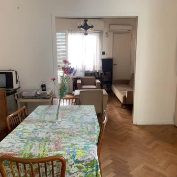 Venta 3 ambientes Recoleta con patio y balcón