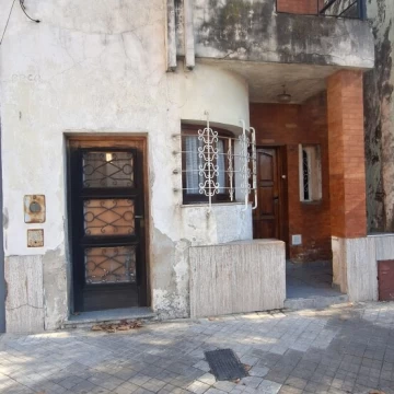 CASA DE 2 DORMITORIOS ARROYITO