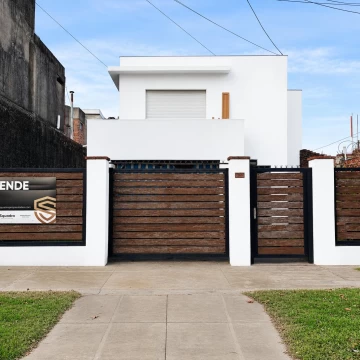 VENTA - Casa 3 dormitorios, cochera y jardín. Fisherton, Rosario.