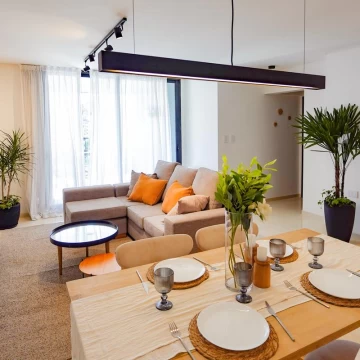Venta de departamento de 2 dormitorios Premium más patio exclusivo  Rosairo centro, montevideo 961
