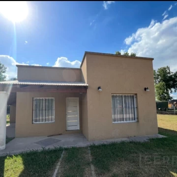 Casa en Venta 3 ambientes con pileta Parque Sakura Exaltacion de la cruz