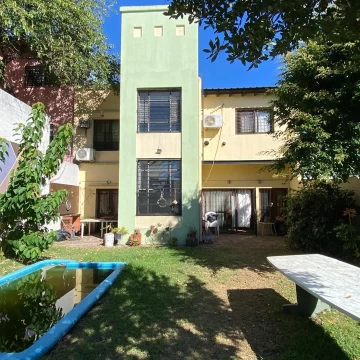 Venta casa Florida Oeste 4 dormitorios parque y pileta