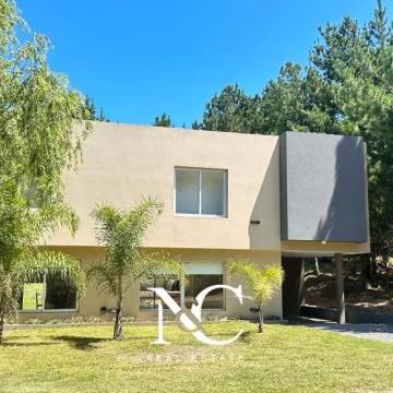 Casa en venta en Costa Esmeralda fondo libre a reserva