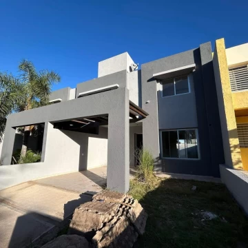 Dúplex en Barrio Cerrado La Catalina – 3 Dorm, Asador y Cochera