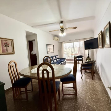 Departamento venta 4 ambientes con dependencia y balcon corrido, luz todo el día.