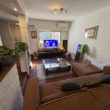 Casa en alquiler , 3 dormitorios, patio con parrilla. Olivos