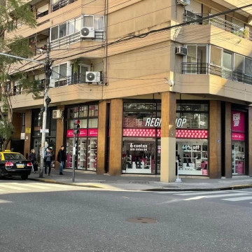 VENTA DE LOCAL COMERCIAL ESQUINA ESPAÑA Y SAN JUAN 