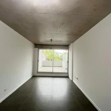 monoambiente con balcon aterrazado en saavedra