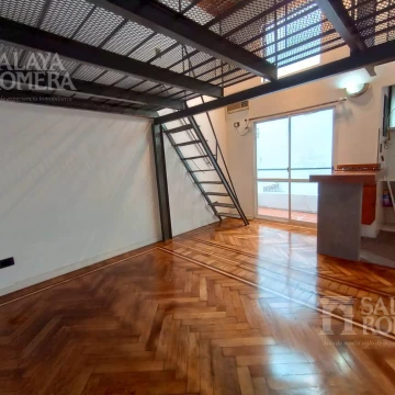 Monoambiente con entrepiso en alquiler- Recoleta