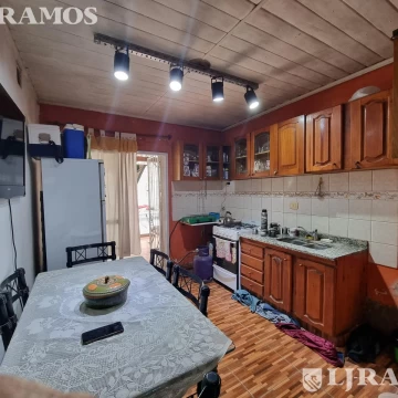 CASA EN VENTA EN PILAR CENTRO - A REFACCIONAR C/ PILETA
