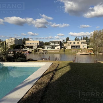 Venta casa de 6 ambientes con pileta, muelle propio y salida al Río Luján en San Marco, Villanueva