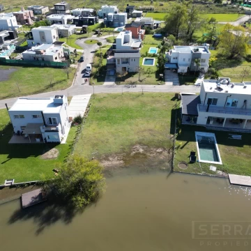 Lote en venta al agua de 770 m2 en el barrio Santa Isabel, Escobar
