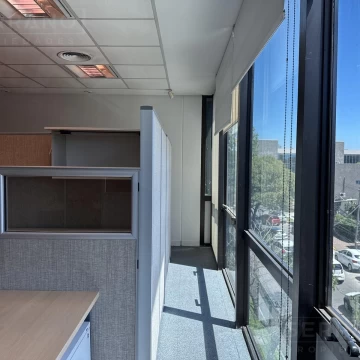 Oficina en alquiler en planta baja de 278m2 con 5 cocheras en Martínez