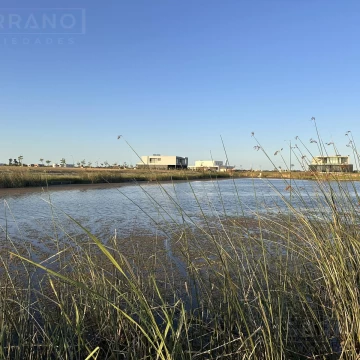 Lote en venta al agua en Amarras, Puertos del Lago Escobar