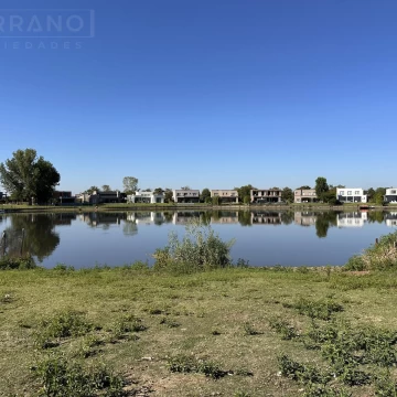 Venta lote a la laguna central en el Cantón Norte, Belén de Escobar