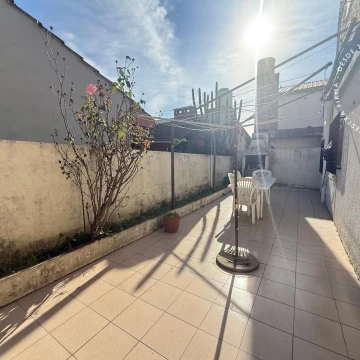 APTO CRÉDITO - PH multifamiliar en venta de 5 ambientes con patio y cochera - Villa Ballester