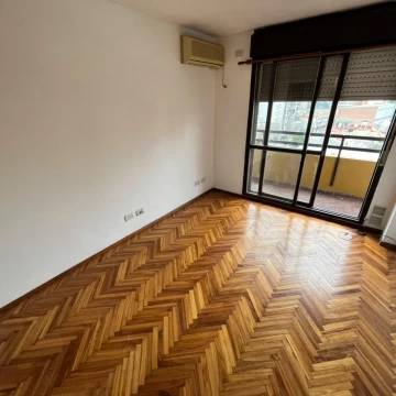 Departamento de 2 dormitorios en alquiler con balcón al frente 1 de Mayo 1700 Rosario