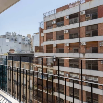 Apto Credito Depto 3 Amb. C/depend. Baulera - Balcón Al Frente en Venta Retiro