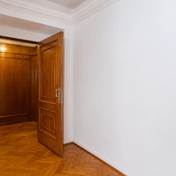 APTO CREDITO Depato 3 amb. c/depend. baulera- balcón al frente en venta Recoleta