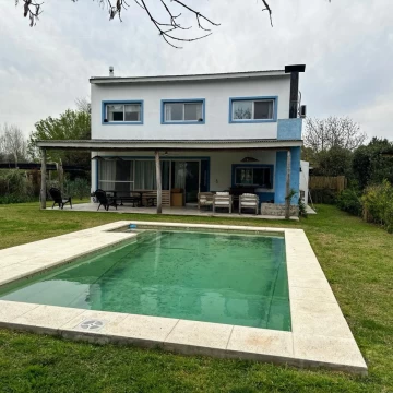 Casa en venta en La Emilia, Pilar. Piscina y 3 dormitorios.
